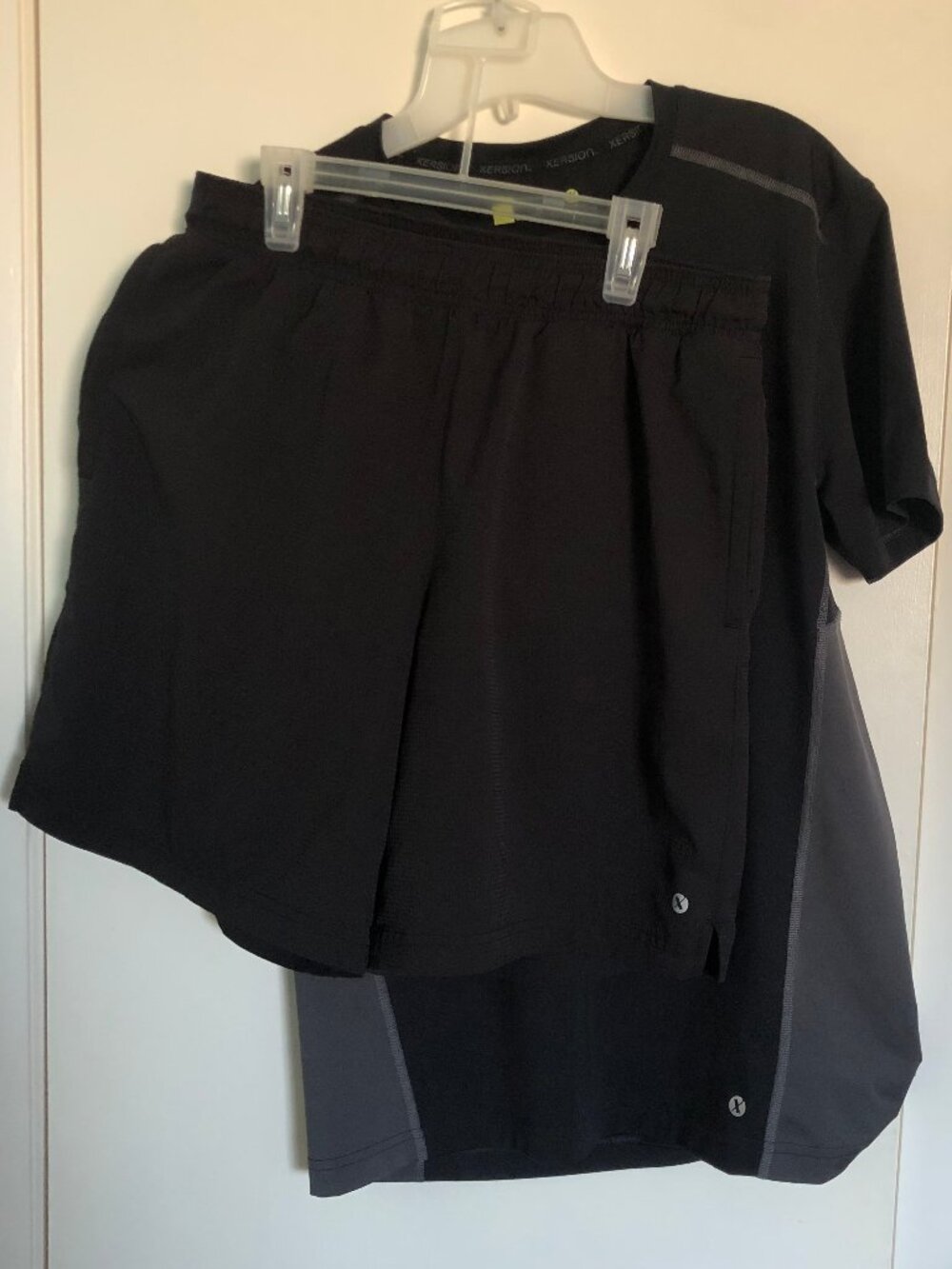 Xersion Men's Black Jogger Set - T-Shirt Size L + Shorts Size M